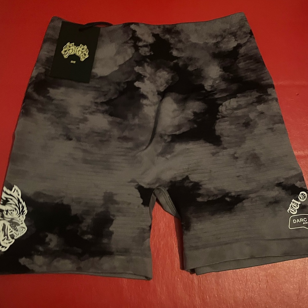 Darc Sport SHE shorts - Everson Valencourt Black Ghost Clouds